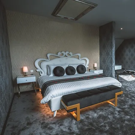 Apartment Avec Nage Privatif Et Espace Coquin - Le Secret De L'elixir Argentre-du-Plessis
